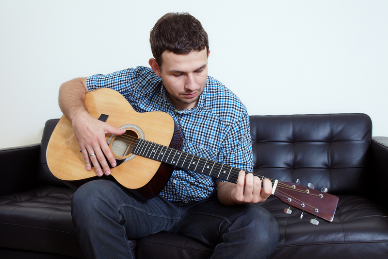 Как научиться играть на гитаре самостоятельно?